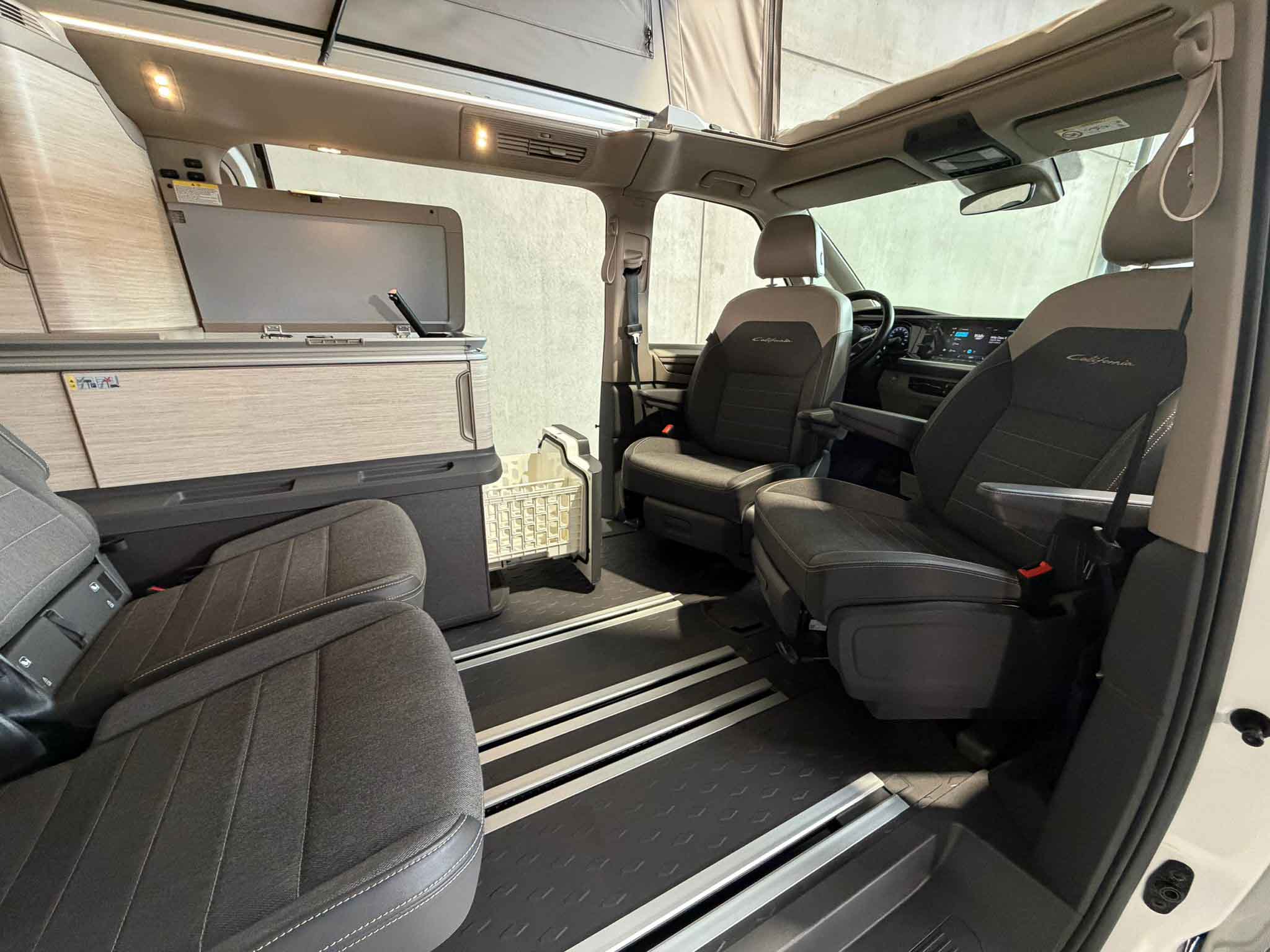 NN023_VW_T7_California_Bicolour_White_Avery_Blue-10