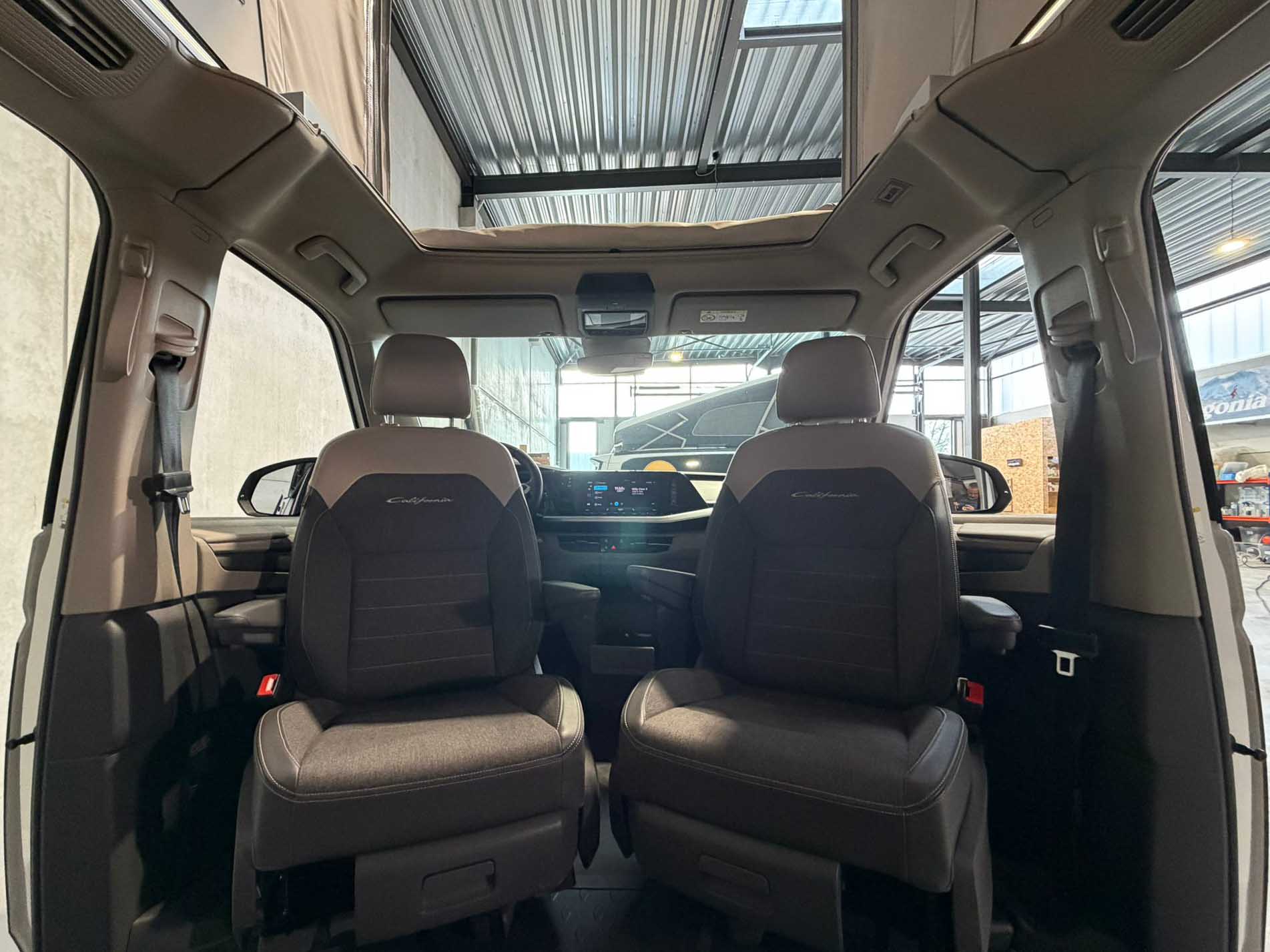 NN023_VW_T7_California_Bicolour_White_Avery_Blue-15