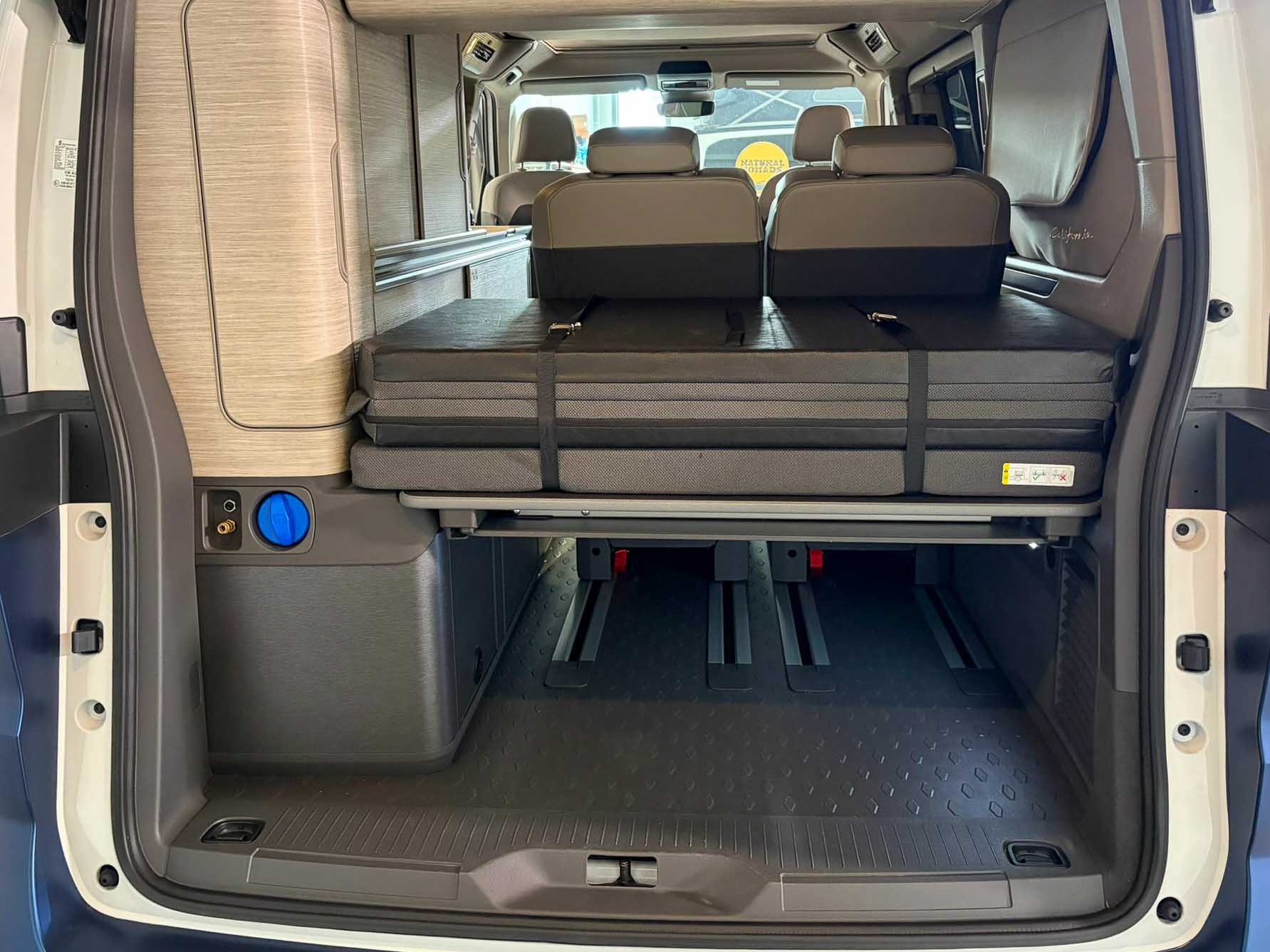 NN023_VW_T7_California_Bicolour_White_Avery_Blue-18