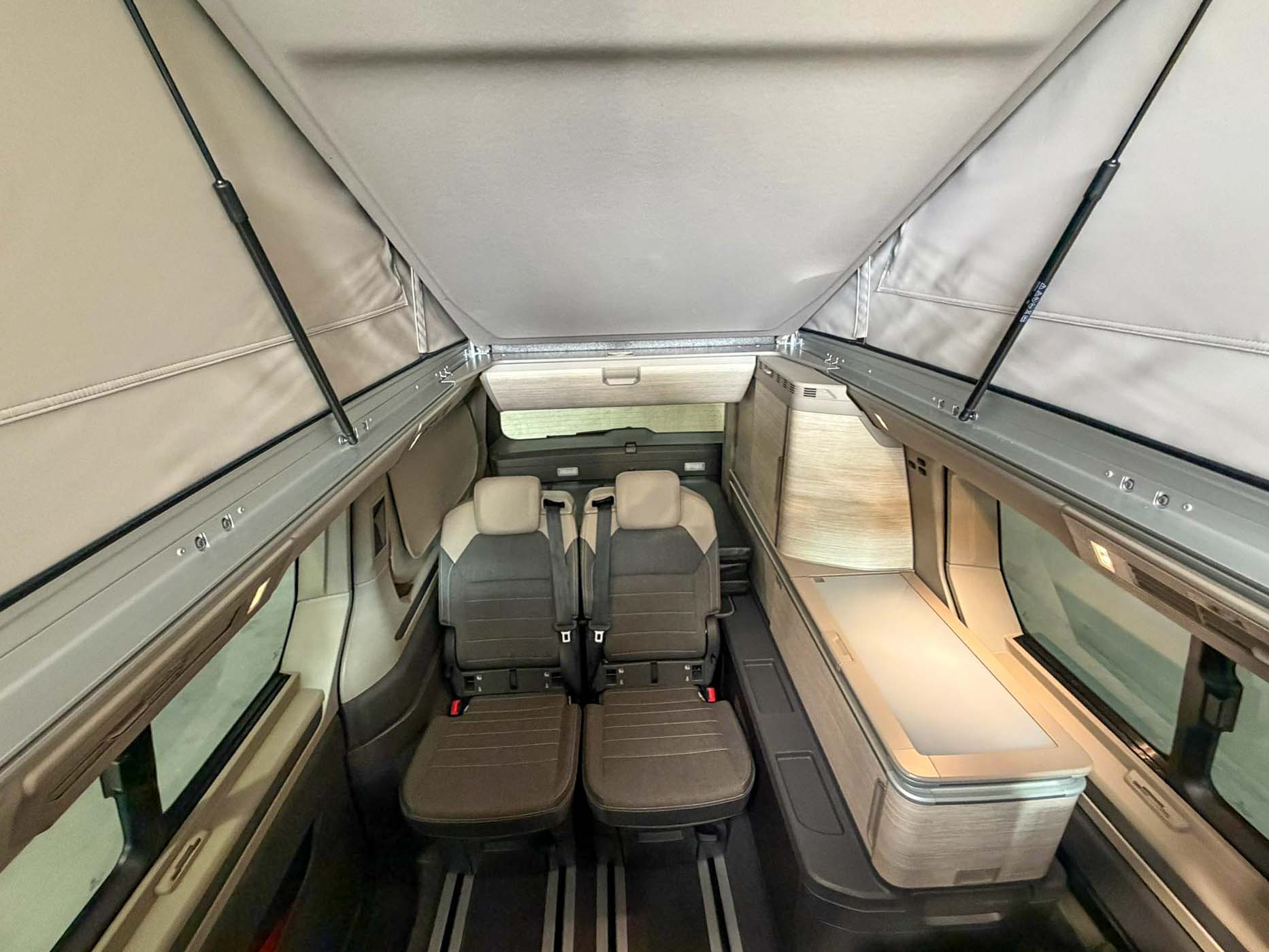 NN023_VW_T7_California_Bicolour_White_Avery_Blue-8